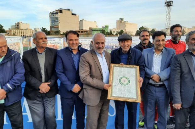 اقدام شایسته هیات فوتبال قم درتجلیل از پیشکسوتان        